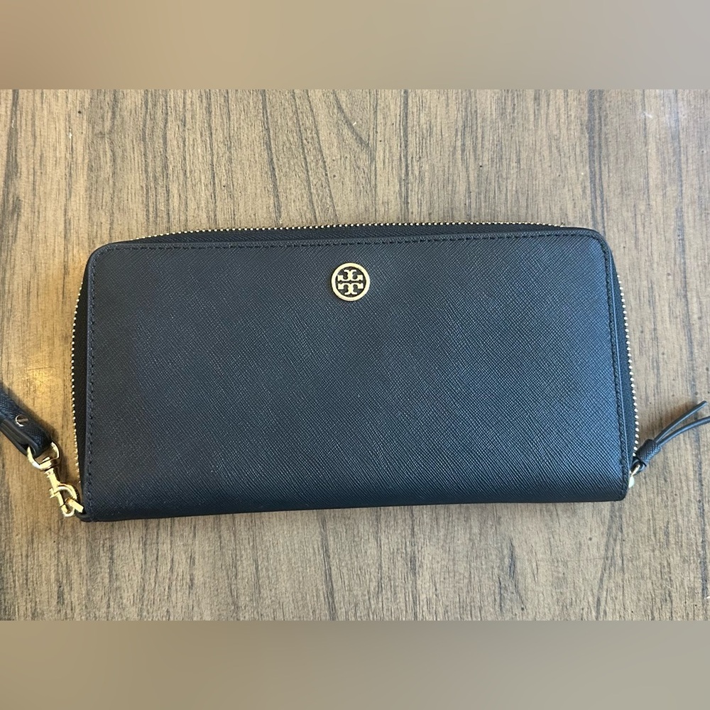 Tory Burch Robinson Continental Leather Zip Wallet Wristlet Black